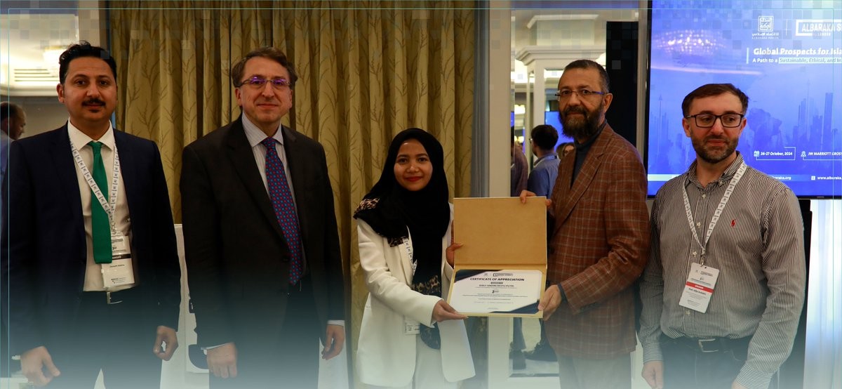 Alumni ITB AAS Raih PhD Keuangan Islam, Dr. Serly Andini Restu Putri saat wisuda di University of Dundee