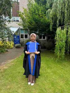 Dosen ITB AAS Indonesia Dr. Serly Andini Restu Putri meraih gelar PhD dari University of Dundee Inggris