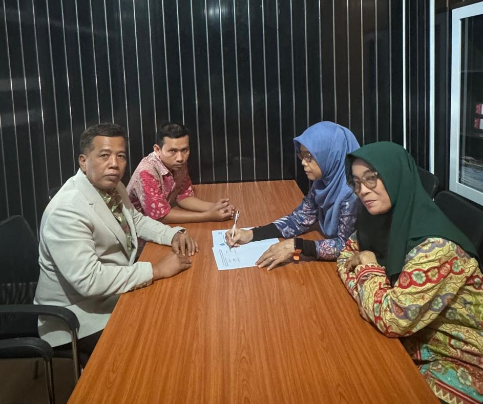 Prosesi penandatanganan MoU ITB AAS Indonesia dan BKM Properti dalam pengembangan edukasi pajak properti dan pendampingan KPR.
